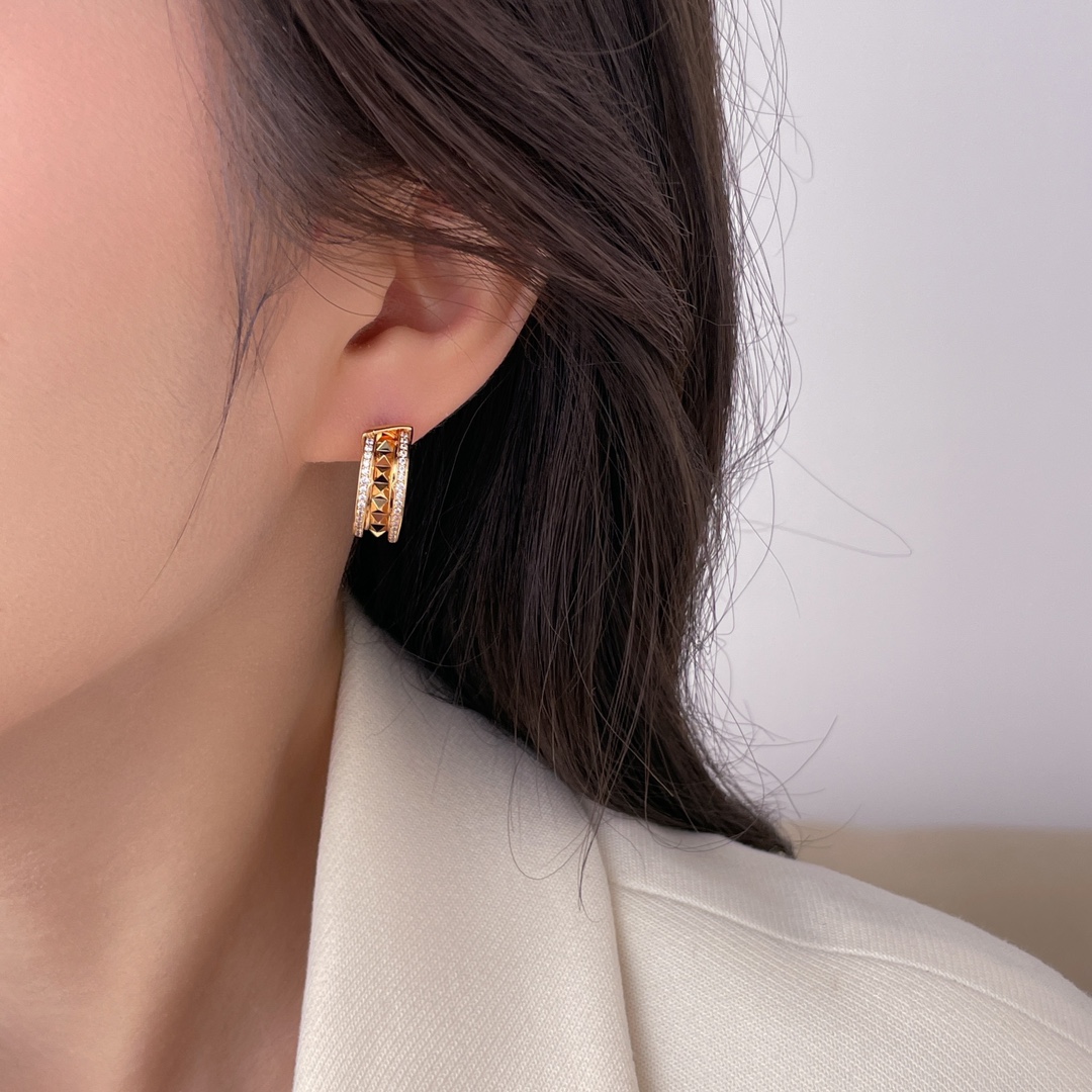 B. Zero1 Pagoda Diamond Earrings