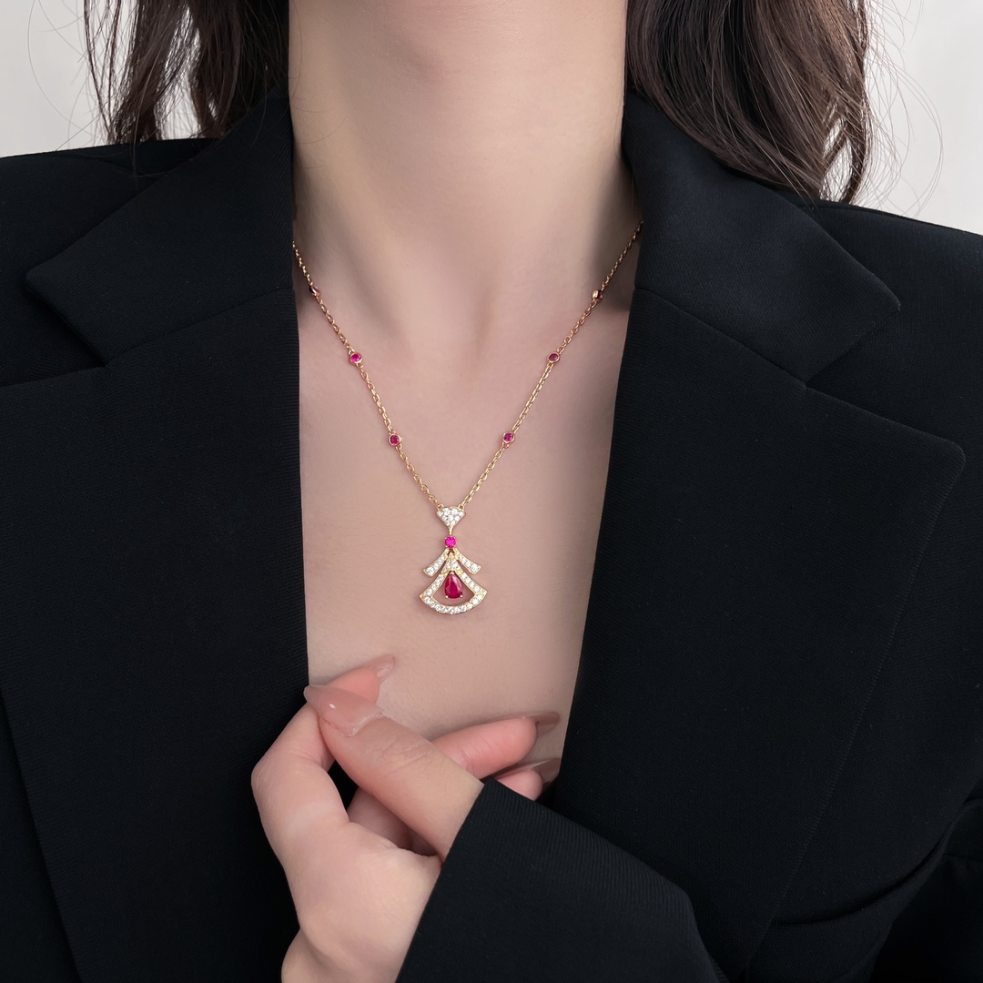  DIVAS' DREAM Necklace