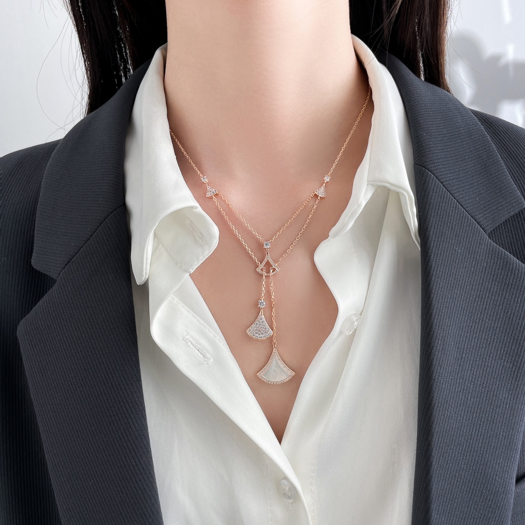 2022 DIVAS'DREAM tassel fan necklace