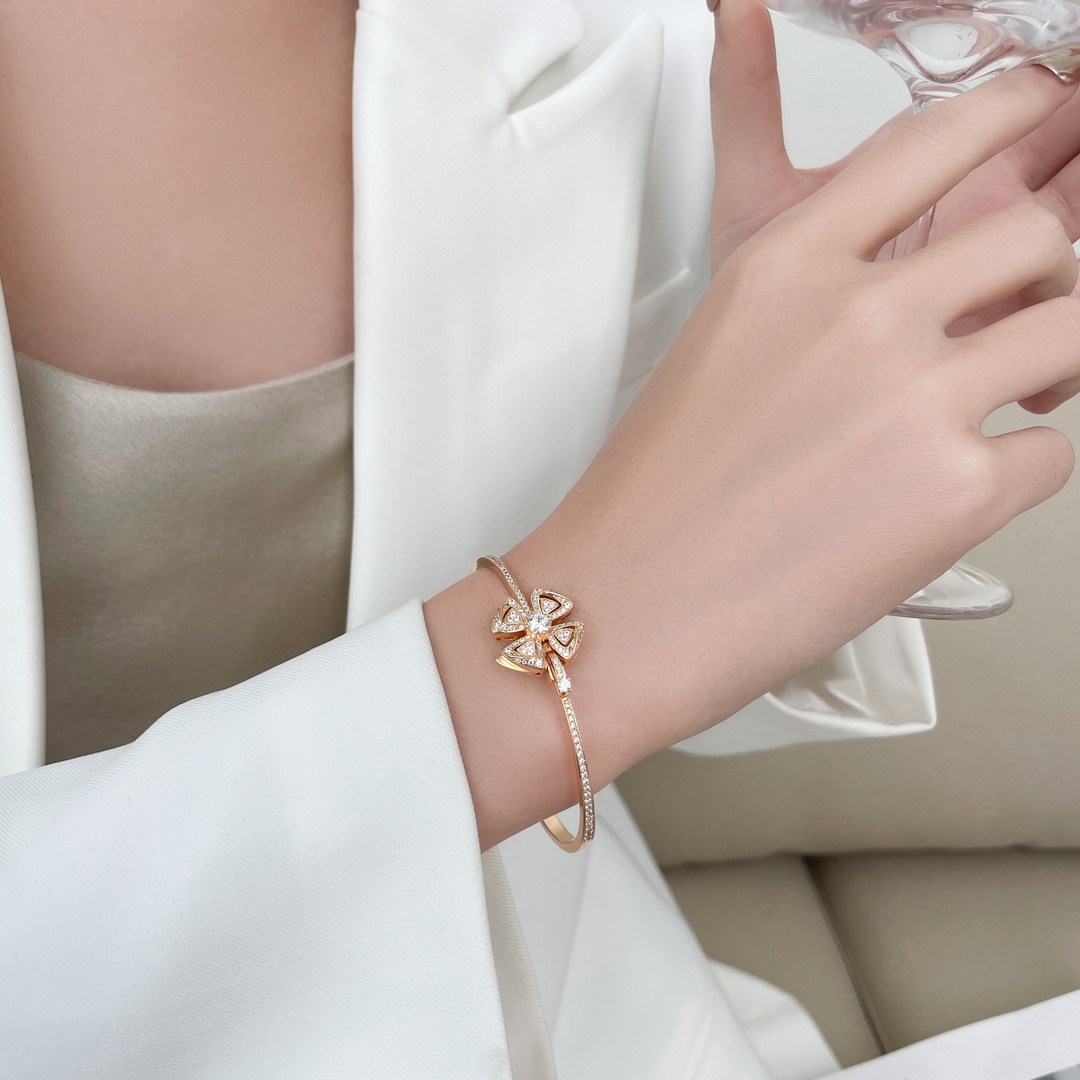 Fiorever Blooming Flower Bracelet