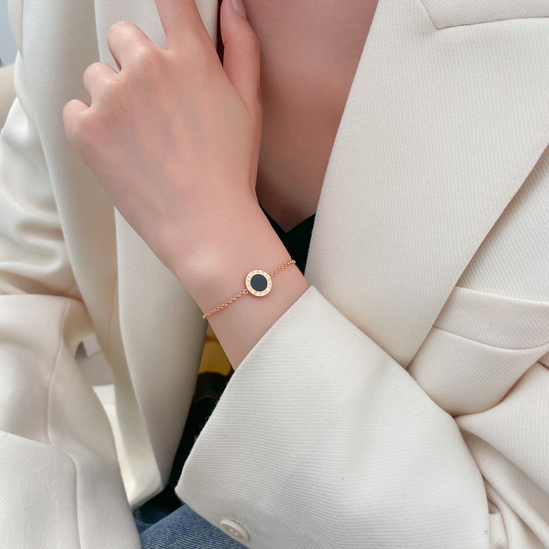 Black and white double-sided single flower bracelet