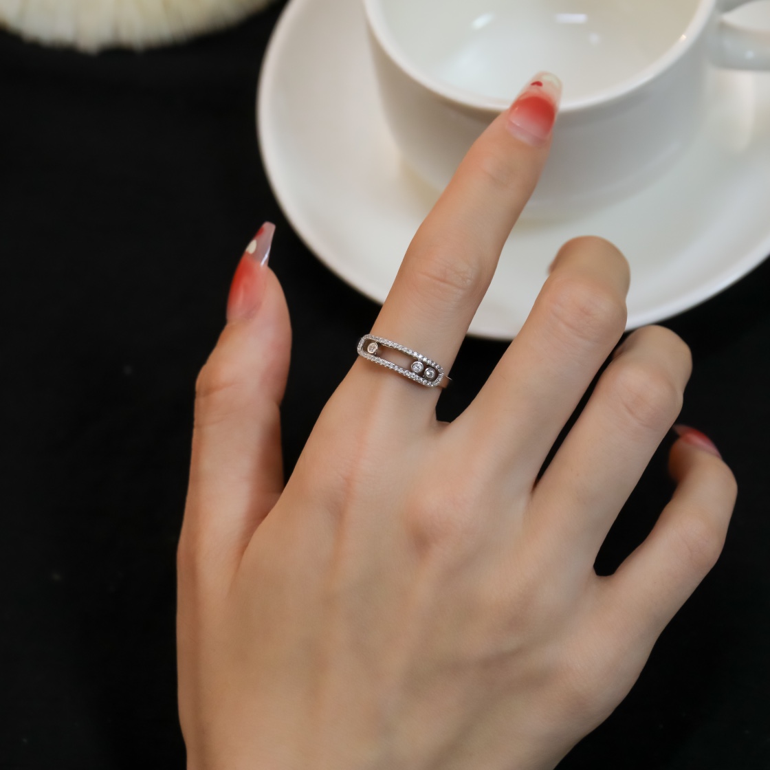  Meisika 3 Diamond Sliding Ring (Color White)