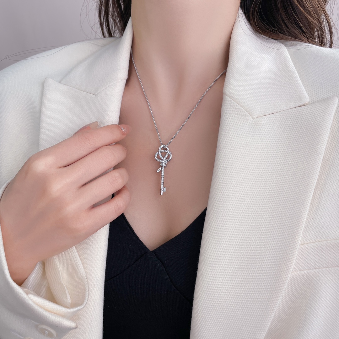 Woven Series Medium Full Diamond Key Necklace