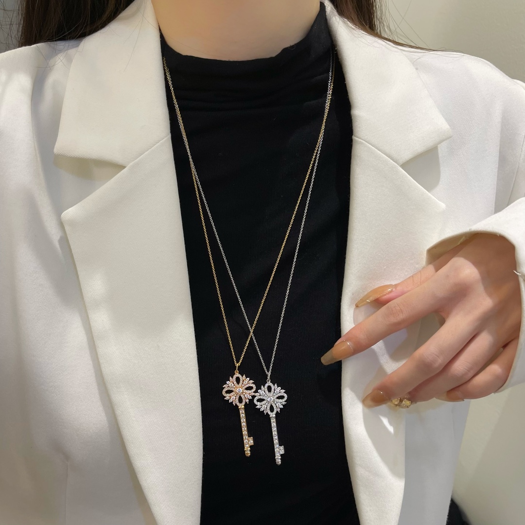 Victoria Key Long Sunflower Large Necklace