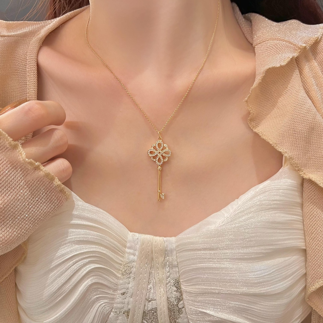 Chinese Knot Set Diamond Key Necklace