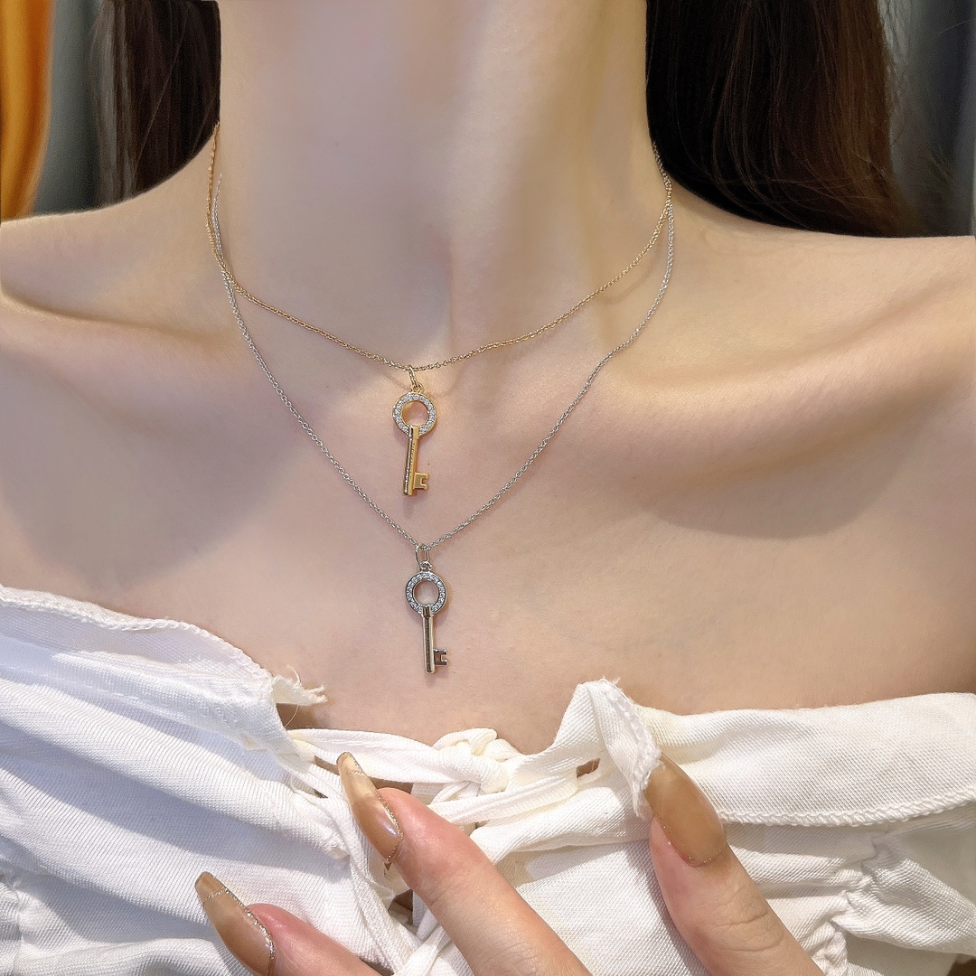 Elliptical hollow diamond inlaid mini key necklace