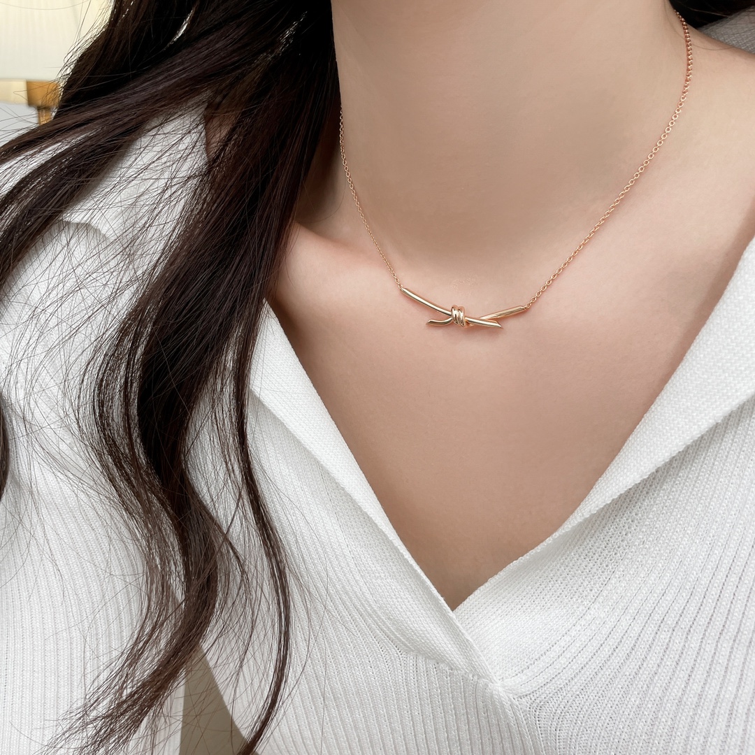 New Knot Diamond free Necklace