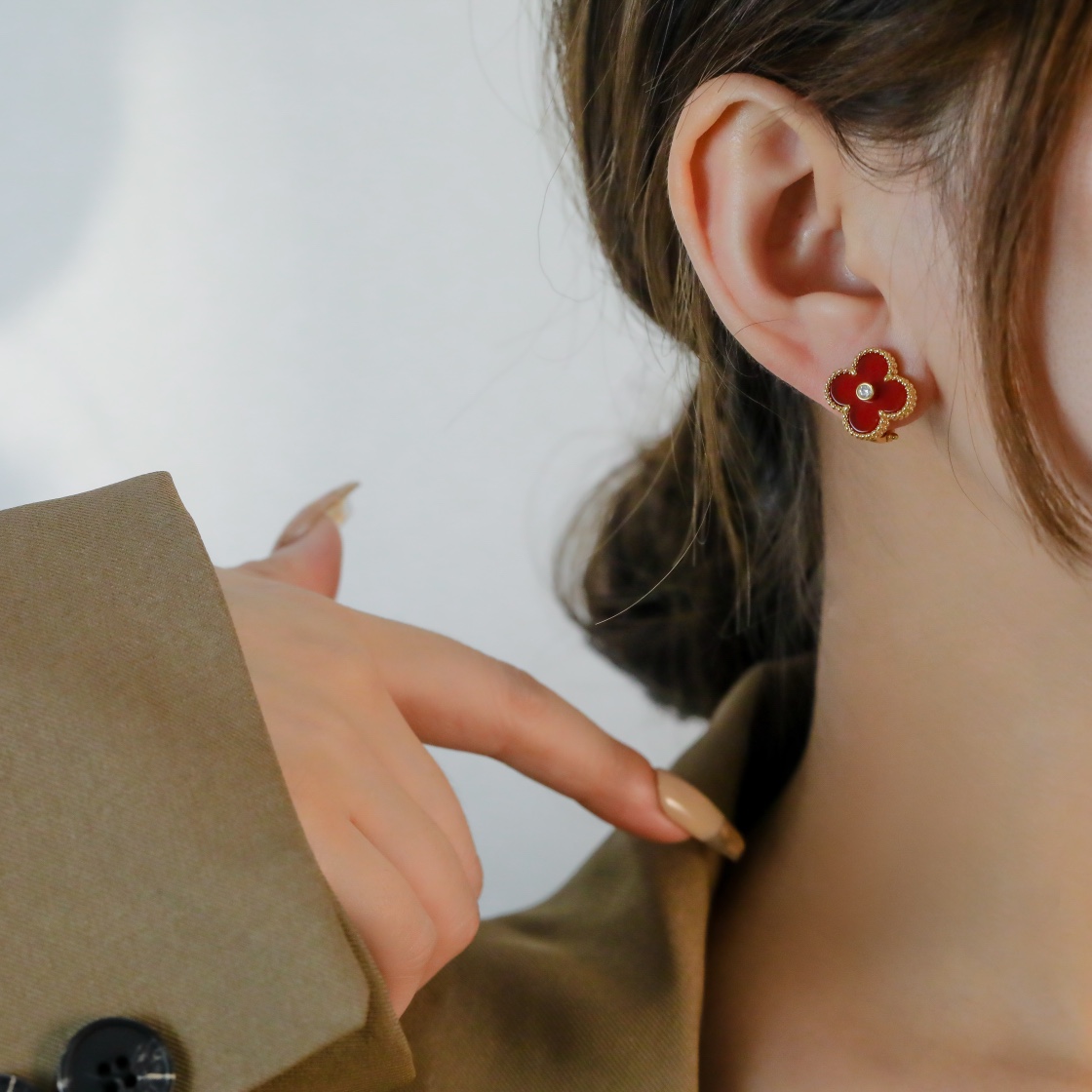 Four leaf clover diamond studded earrings