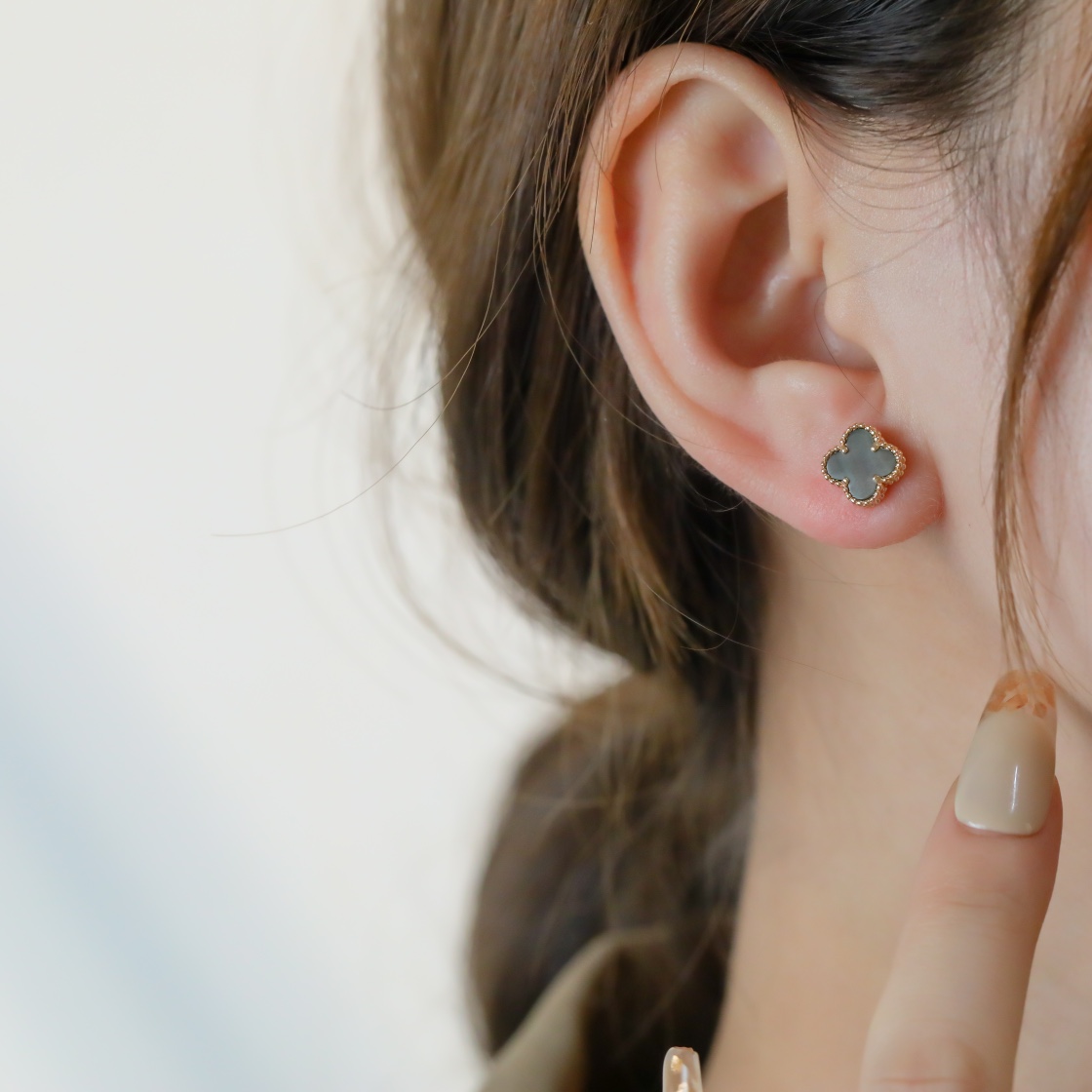 Mini Four Leaf Clover Grey Fritillaria Earnail