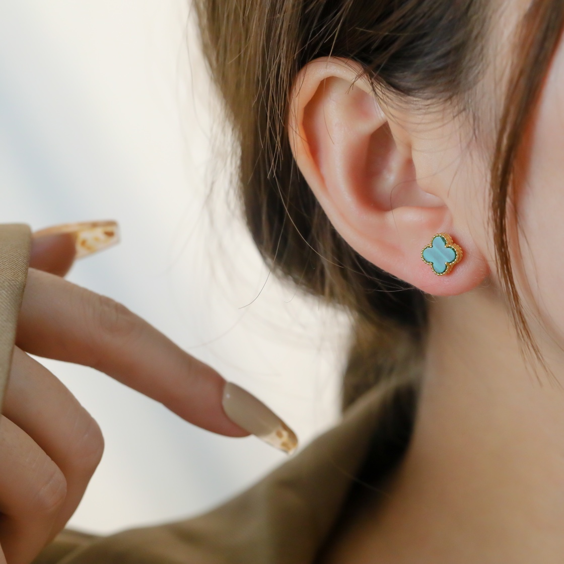  Four leaf clover mini earrings peacock stone