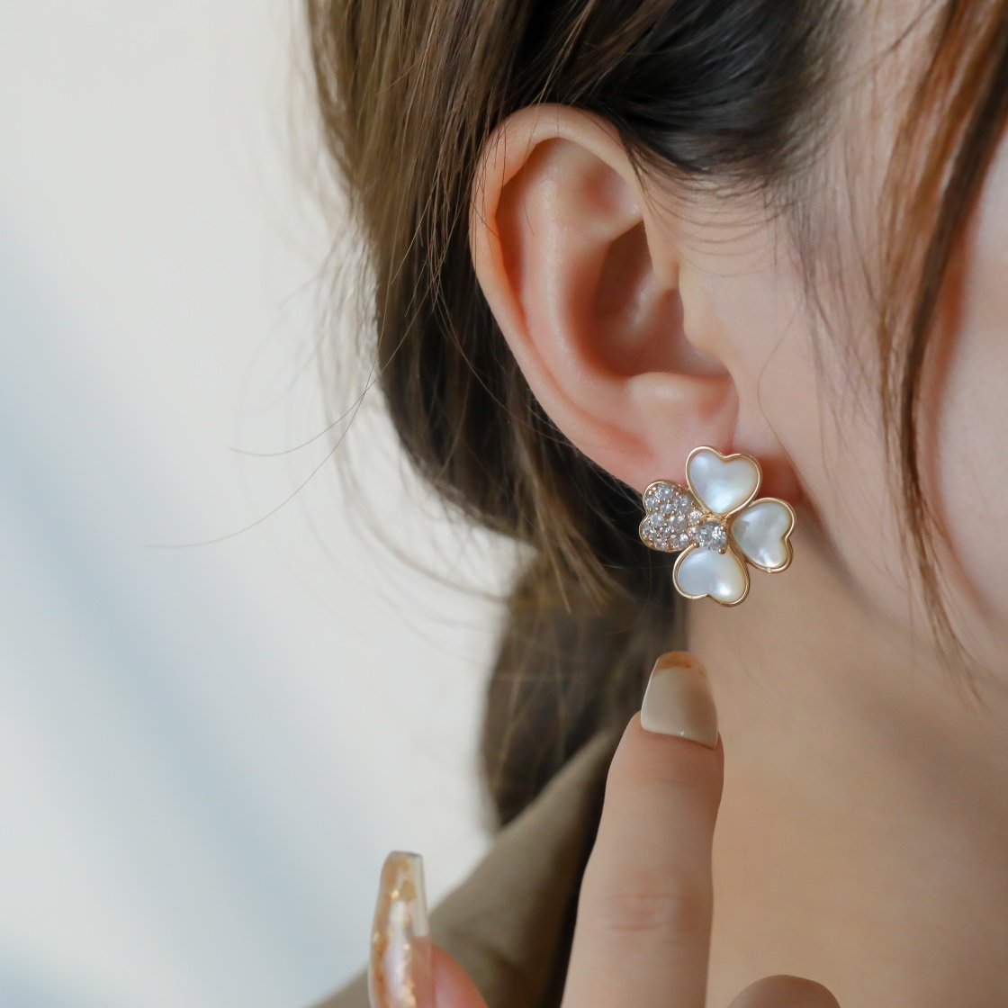 Mother of Pearl Four Seasons Heart Earrings