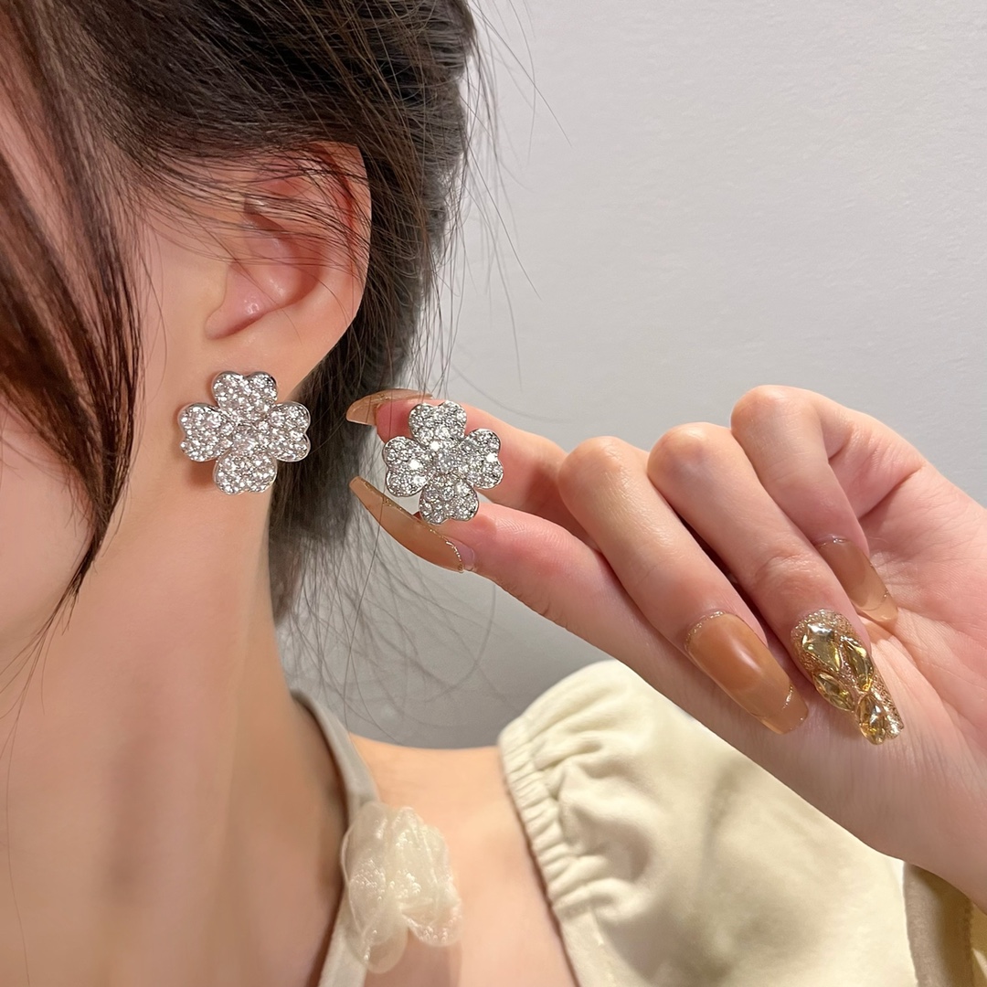 Four Seasons Heart Full Diamond Earrings