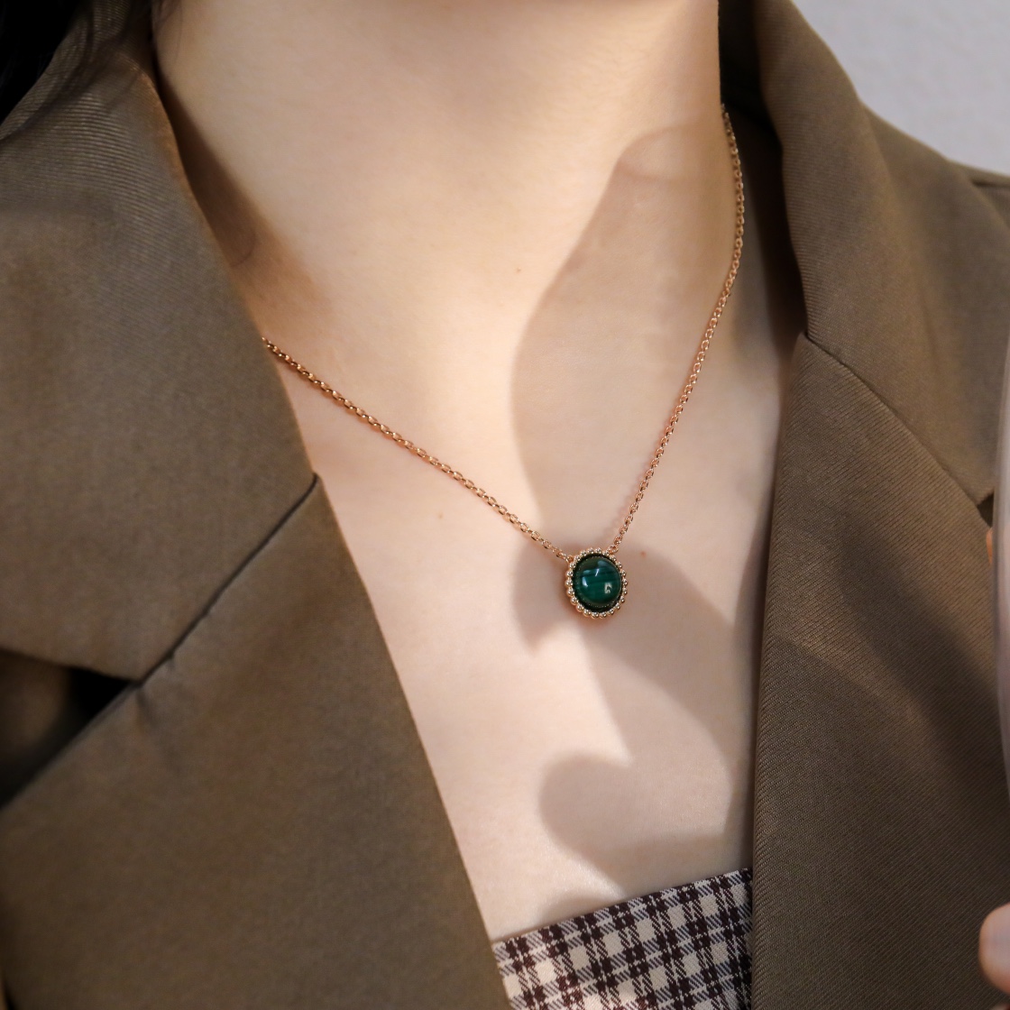 Perlee couriers necklace
