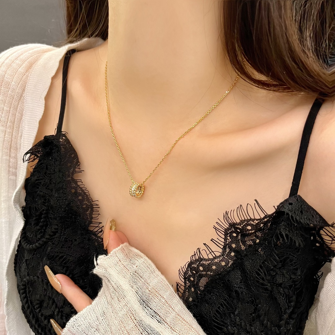 Perlee bead studded diamond necklace