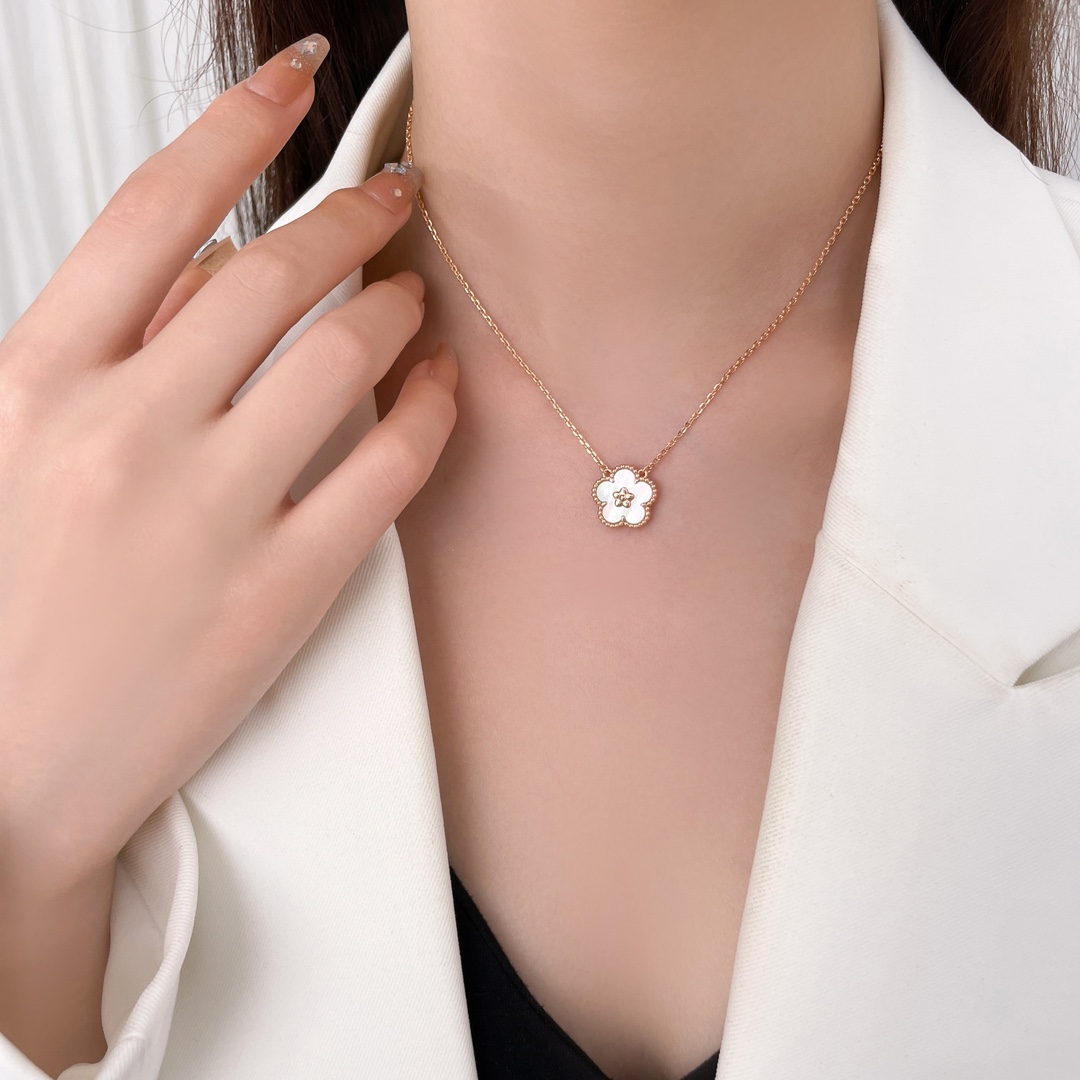 Lucky Spring Plum Blossom White Beimu Rose Gold Necklace