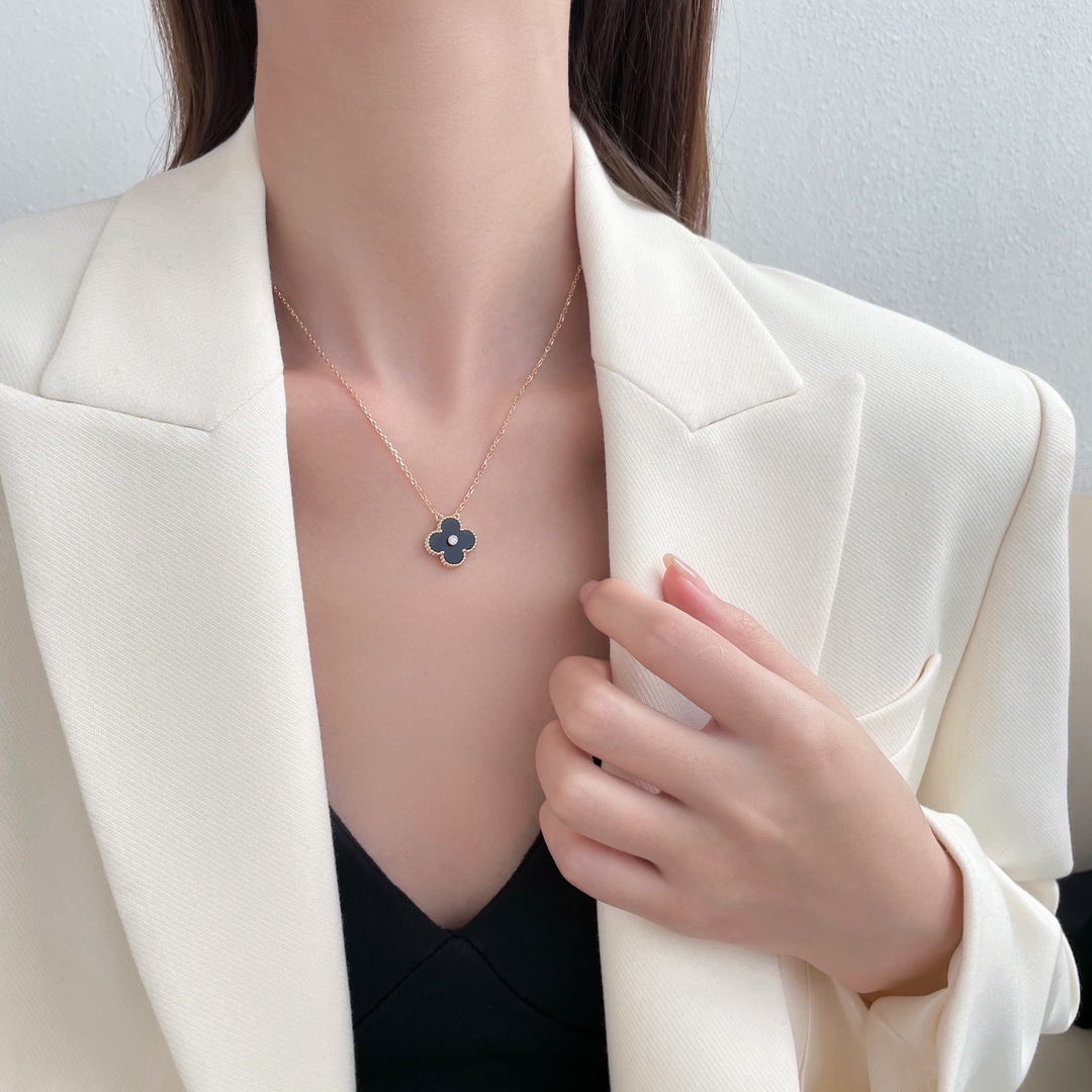 VCA2023 Christmas Limited Edition Silver Shining Stone Necklace