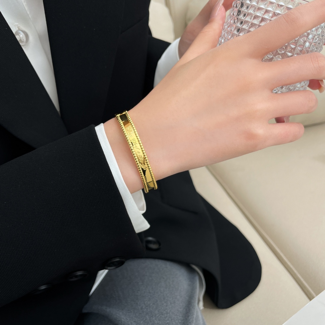 Signature engraved bracelet (S/M/L)