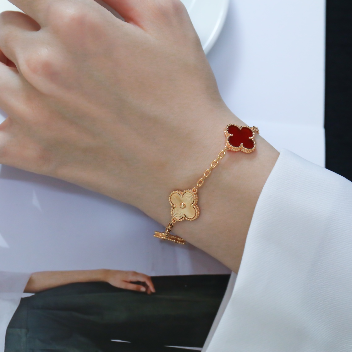  Ji Diao Wu Hua Jian Hong Yu Cui Bracelet