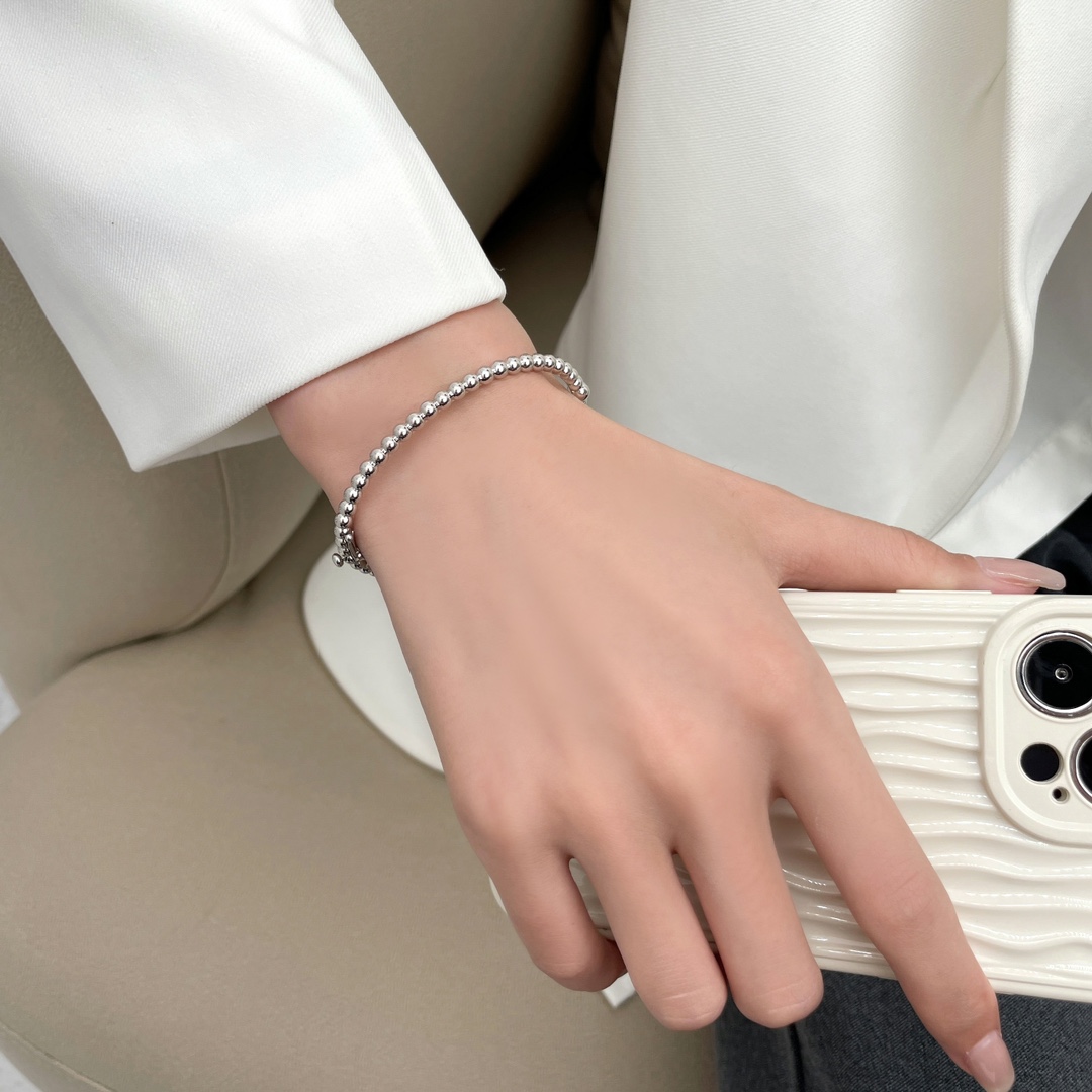 V Home Perlee Single Circle Bead Bracelet