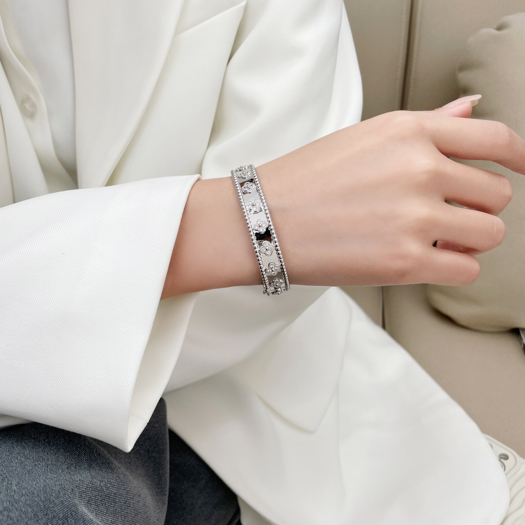 V Home Perlee Wide Edition Kaleidoscope Bracelet