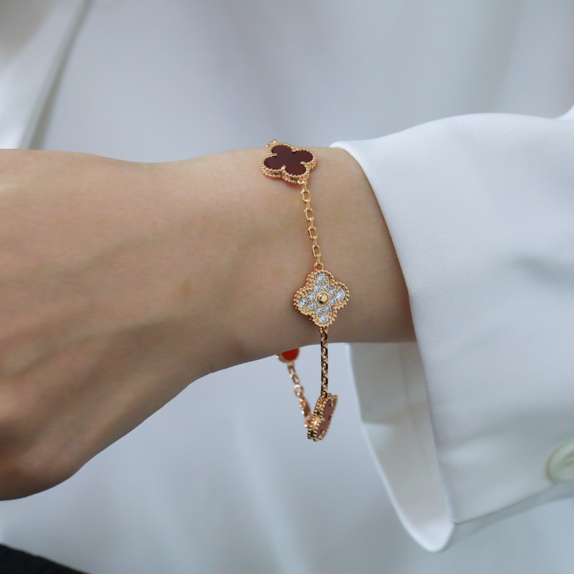 Vintage Alhambra bracelet with 5 flower red agate