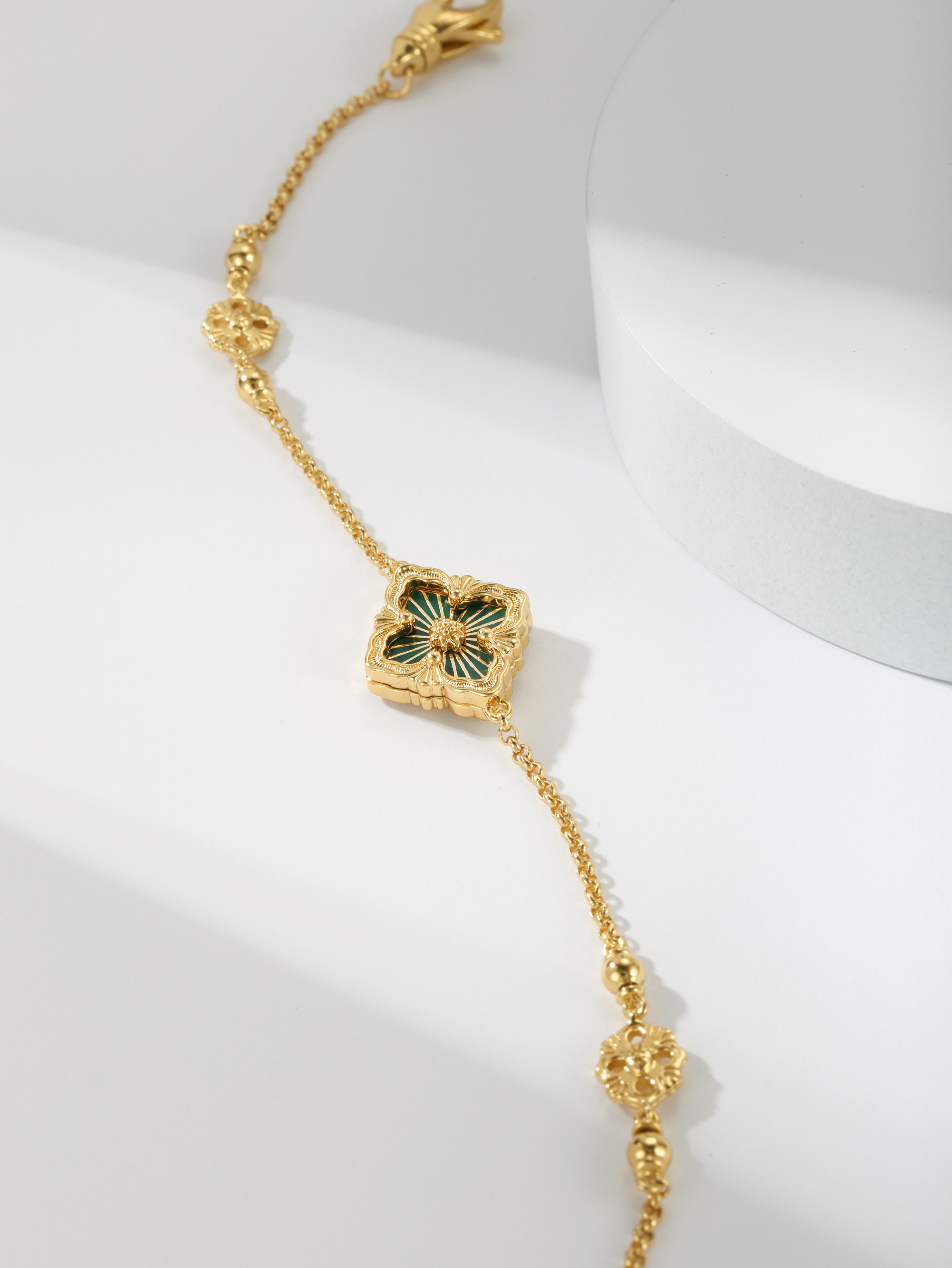 BU Song Series Gold 3 Pattern Single Flower Enamel Green Bracelet (Small)