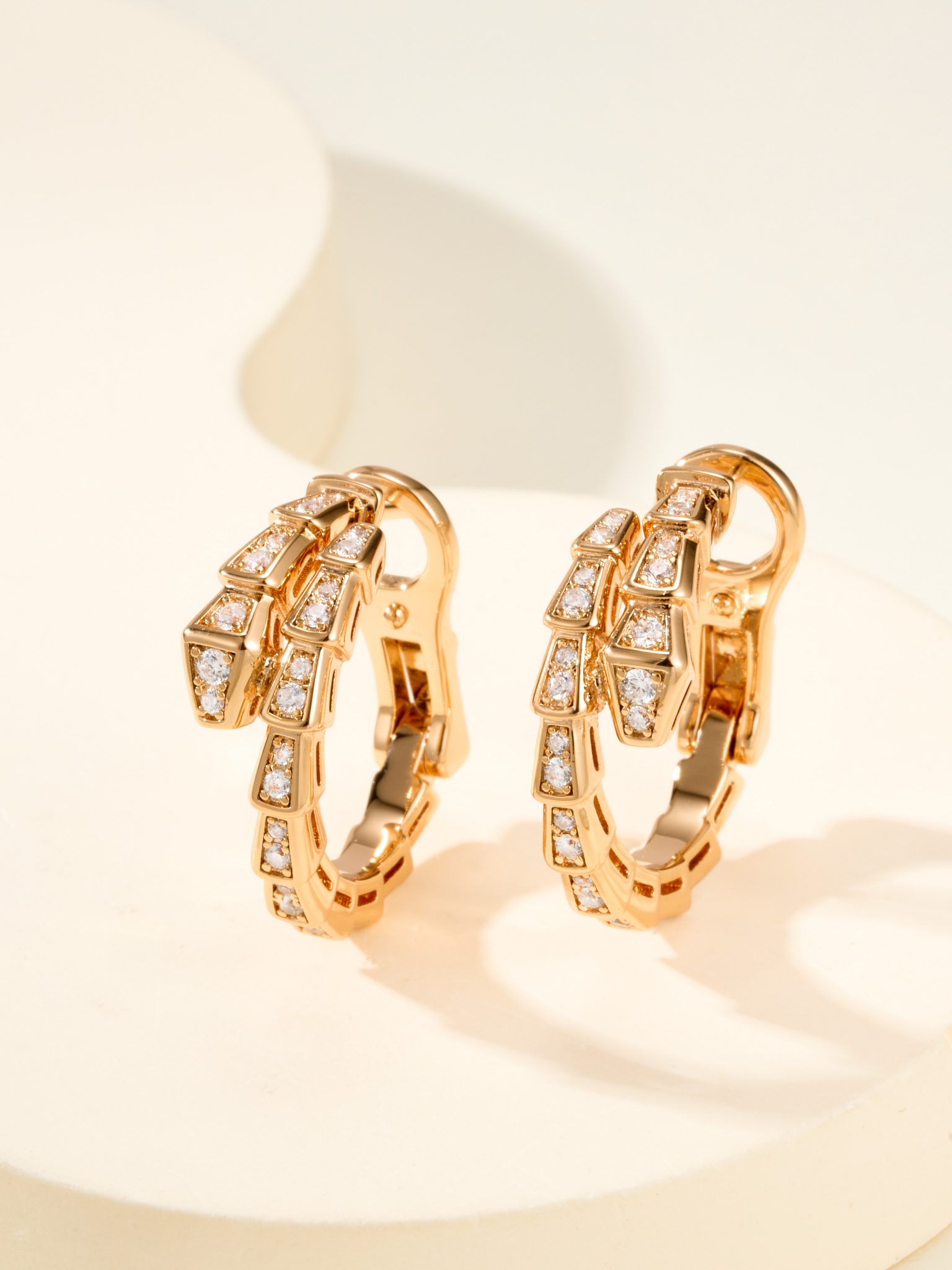 SERPENTI VIPER series snake bone full diamond earrings
