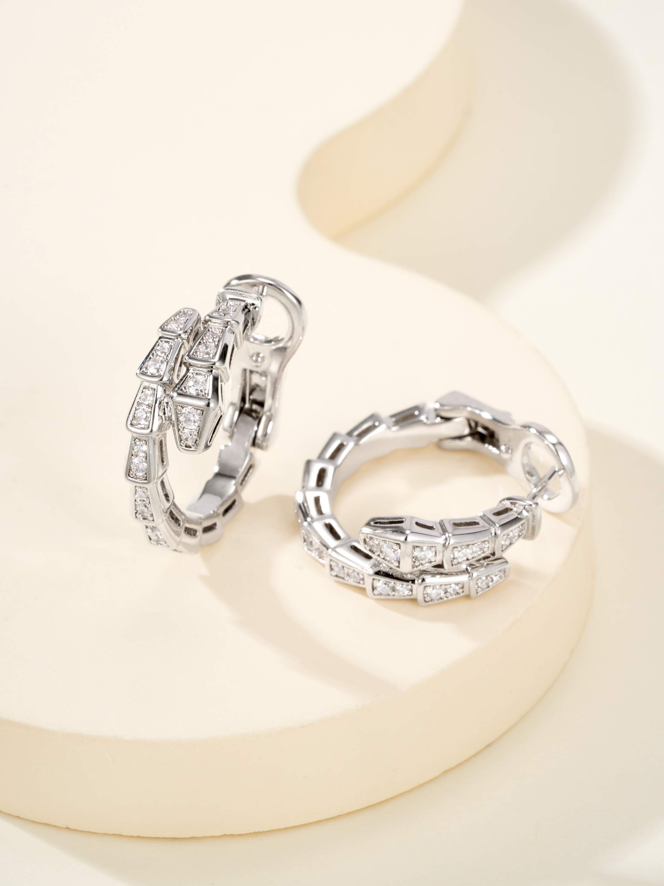 SERPENTI VIPER series snake bone full diamond earrings