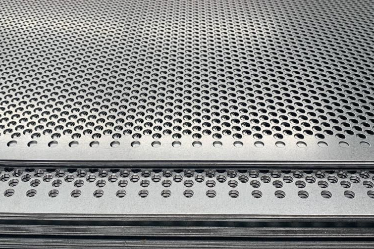 Round Hole Perforated Galvanized Steel Sheet for Filtration Systems: Why Modern Industrial Filtration Failures Often Begin Long Before Filters Stop Working