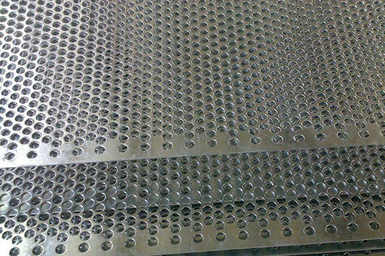 Heavy Duty Galvanized Perforated Steel Sheet for Industrial Screening: Why Many Screening Systems Fail Long Before the Machinery Does