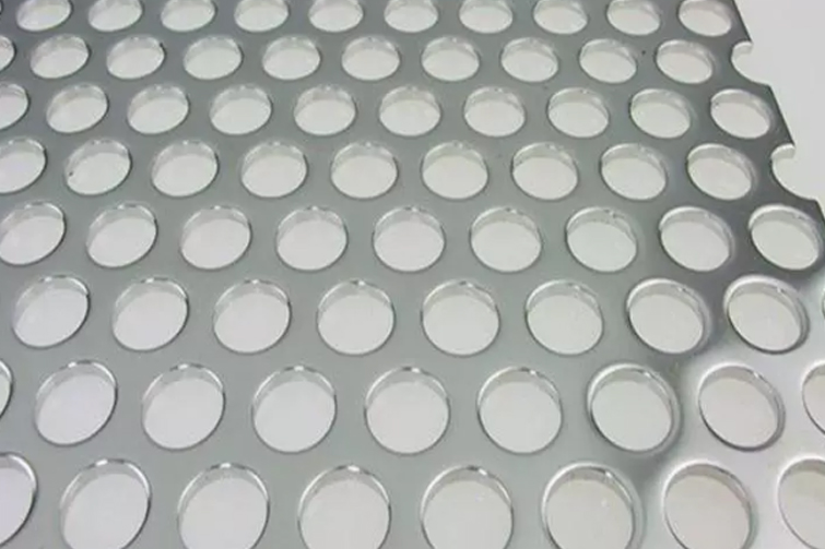 Corrosion-Resistant Round Hole Galvanized Perforated Panel for Outdoor Building Facades: From Rust Stains to Long-Term Facade Reliability