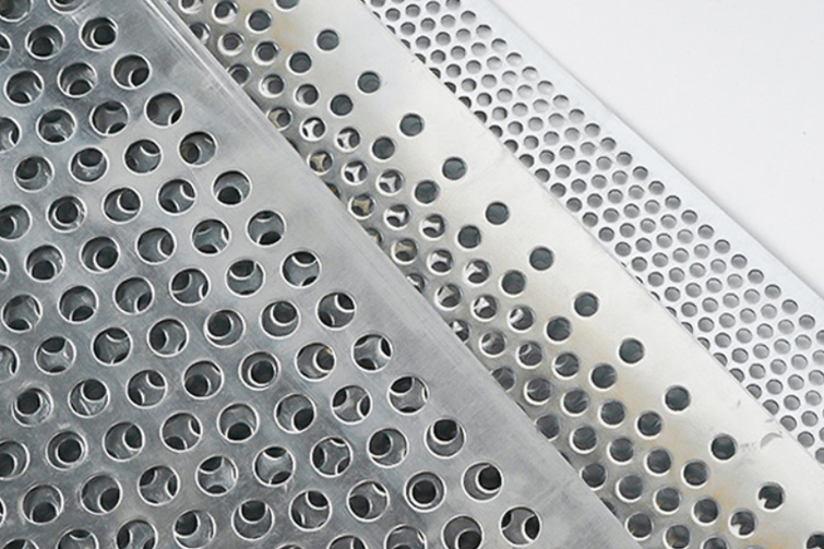 Staggered Round Hole Galvanized Sheet | 85μm Zinc for Humid Factory
