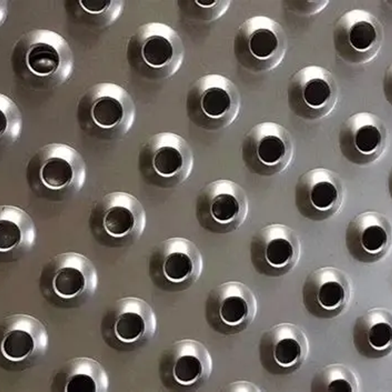 Metal and Profiled Surfaces Slip Resistance: Complete Guide to Wet Floor Risk, Chequer Plate Limits and Tested Anti-Skid Plate Selection