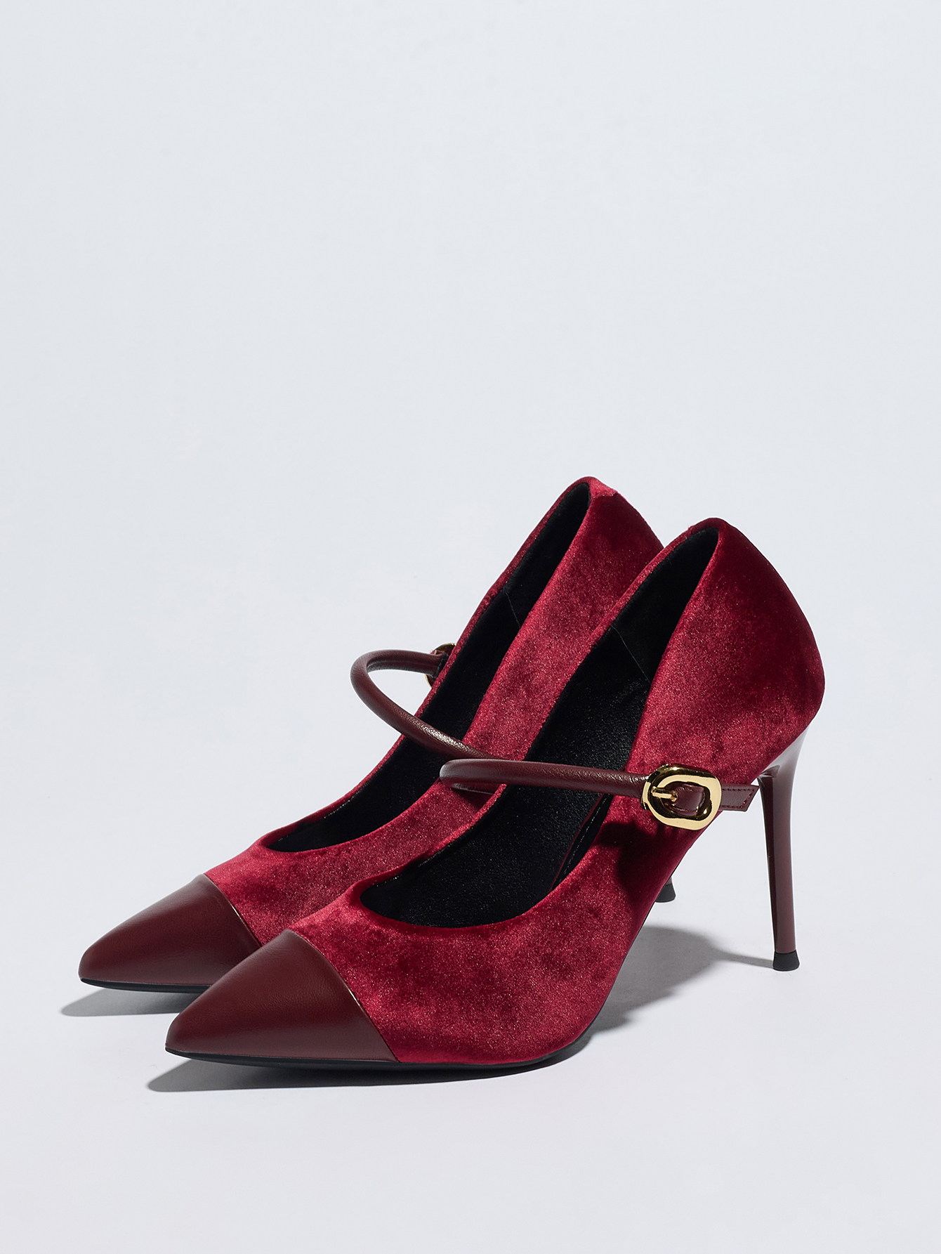 High-heeled shoes