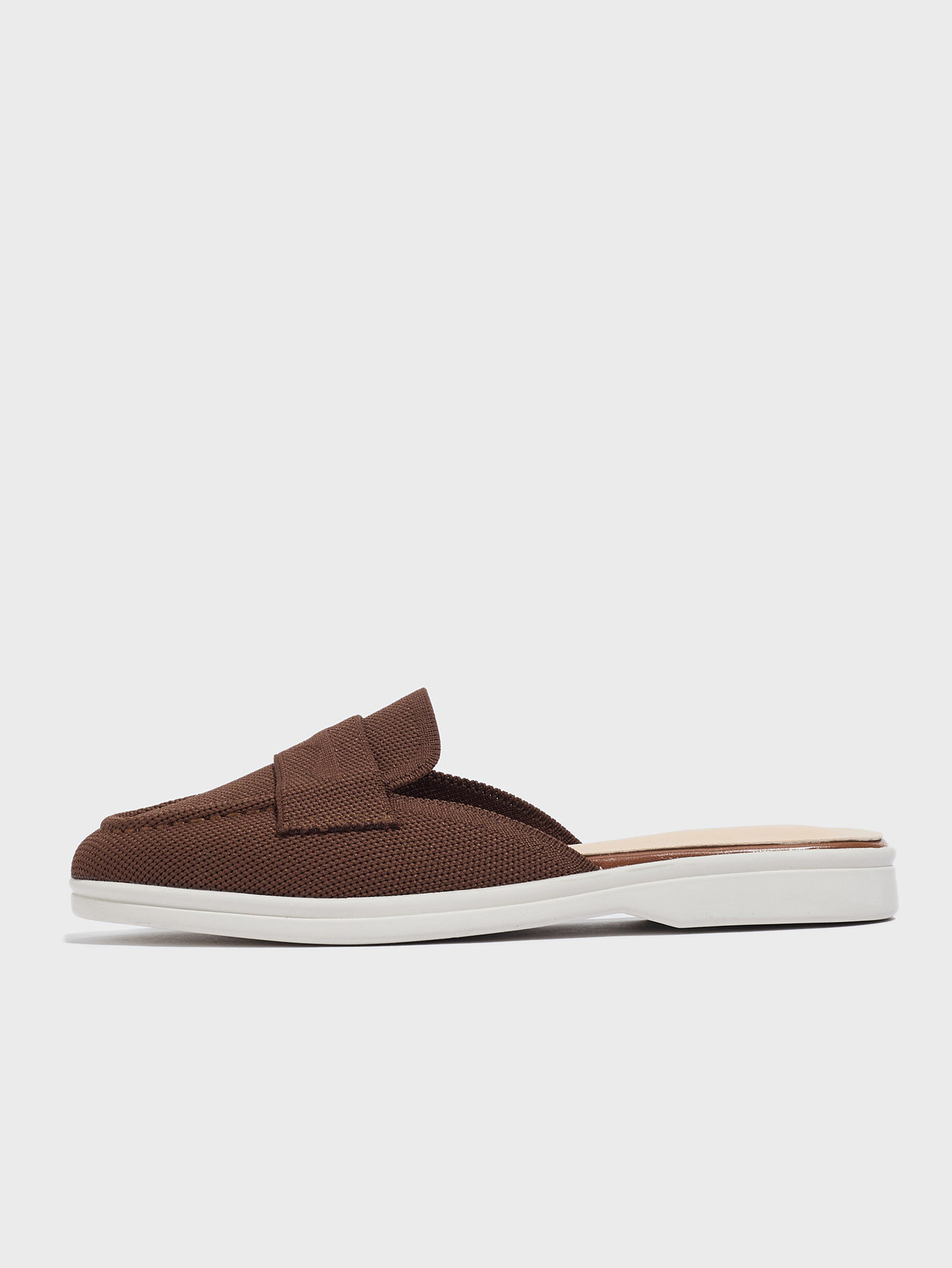 Flat shoes