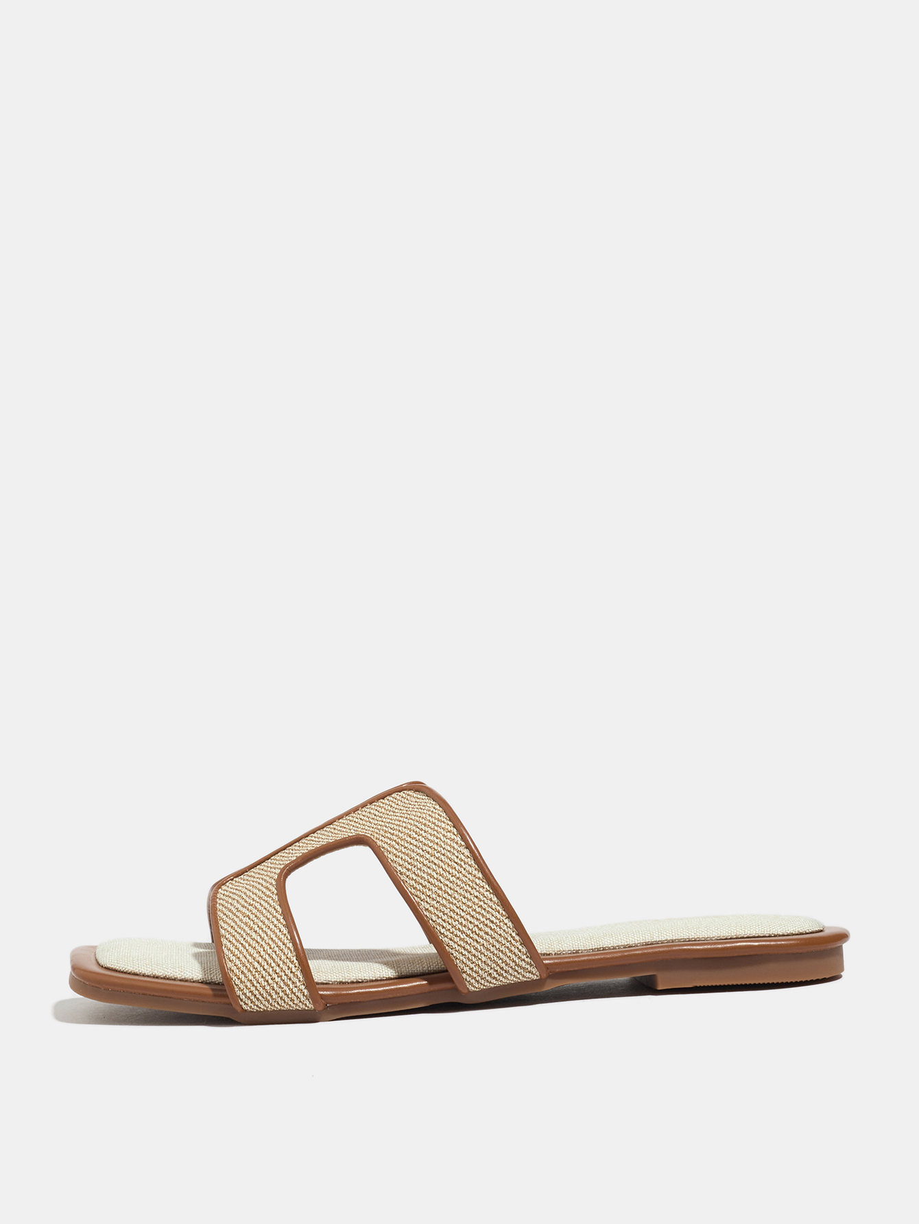 Flat sandals