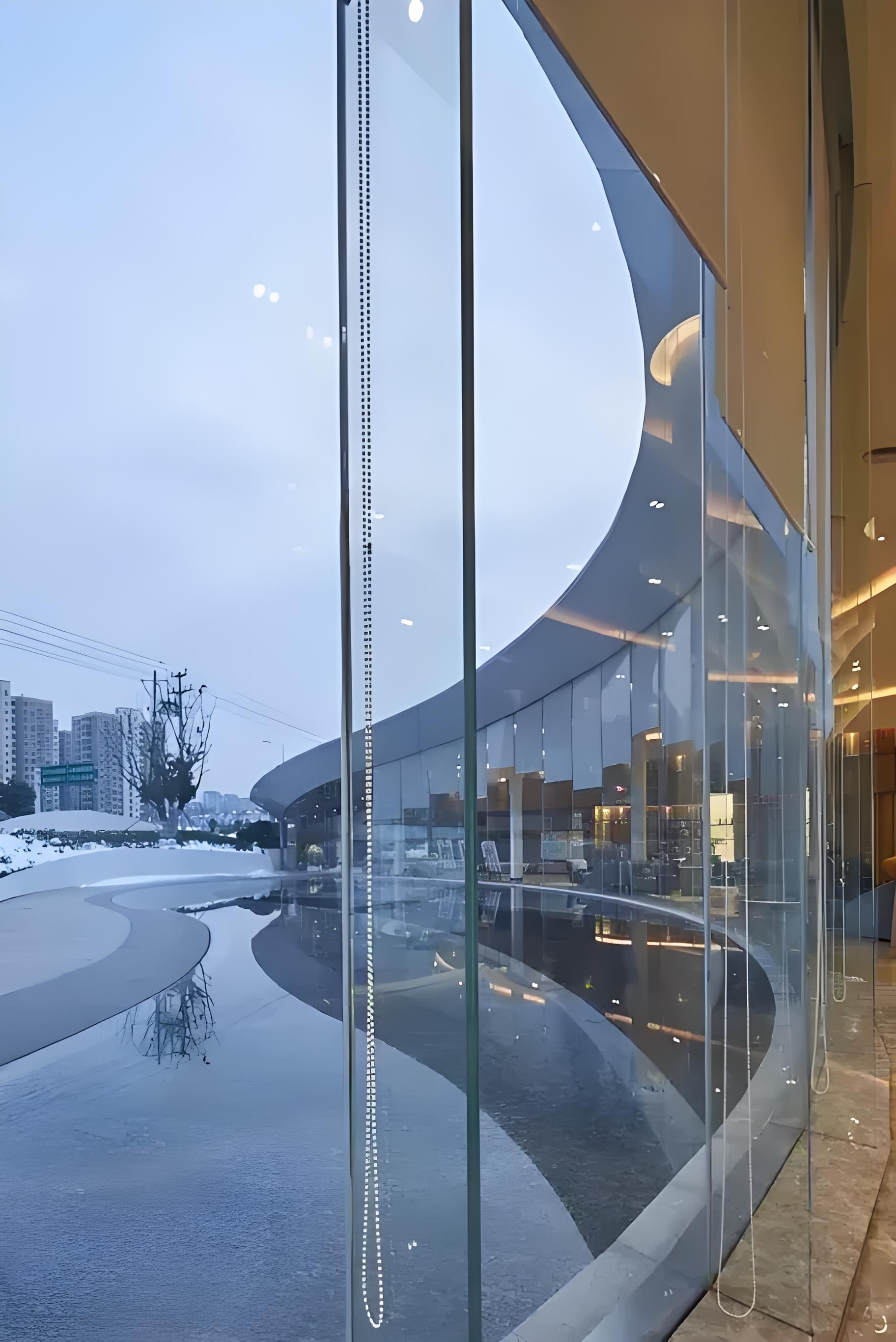 Frameless Glass Facade Ultimate Guide: Showroom Design & 12m Wind-Resistant Glass Rib Technology | Jumbo Glass