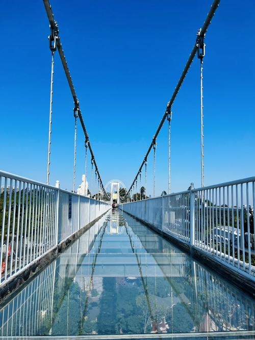 Observation Bridge: Jumbo SGP-Laminated Walkable Glass