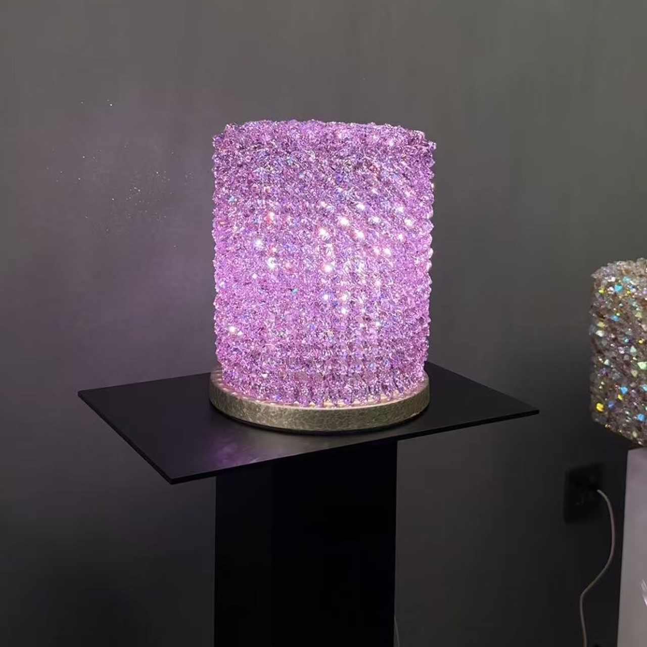Crystal desk lamp, bedroom desk lamp, living room desk lamp, indoor lighting, light luxury lighting fixtures, luxury lighting fixtures, Italian lamps, luxurious atmosphere, home aesthetics