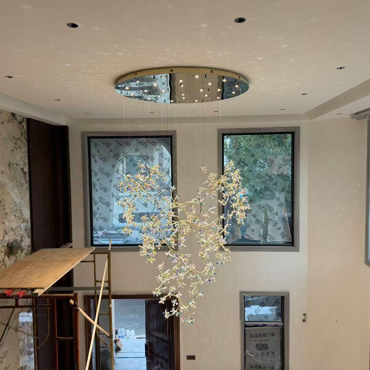 ﻿crystal chandeliers, luxury chandeliers, Plum Blossom crystal chandeliers,Circular pendant light,Empty living room chandelier, fairylights, Italian style, luxurious interior decoration, home aesthetics, Swarovski crystals, Chinese K9 crystals 