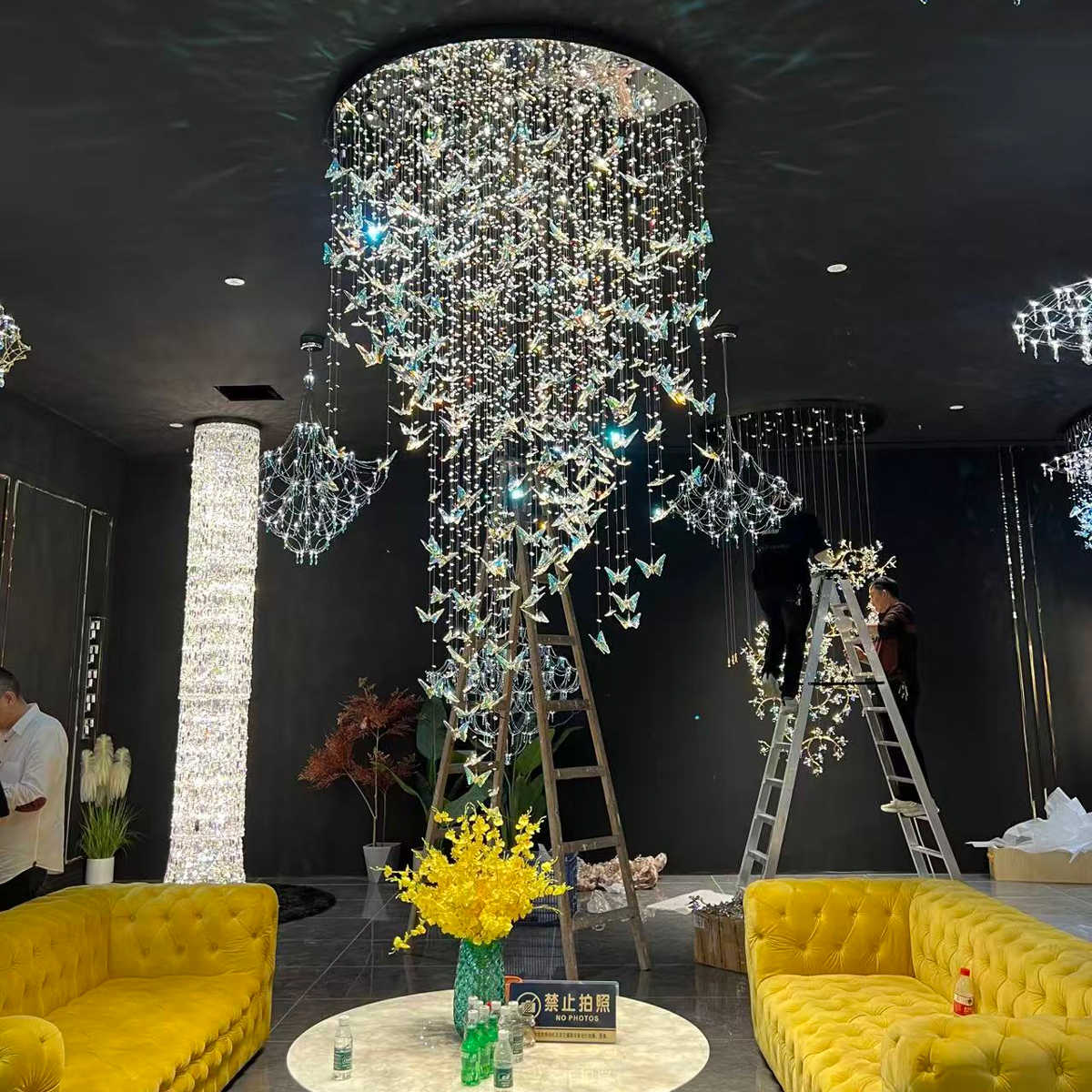 Crystal chandeliers, butterfly crystal chandeliers, light luxury chandeliers, villa chandeliers, fairy lights, staircase lights, Italian style,ceiling light, home aesthetics, Swarovski crystals, Egyptian Asfour crystals, Chinese K9 crystals，TD622 Butterfly Crystalstairwell lighti