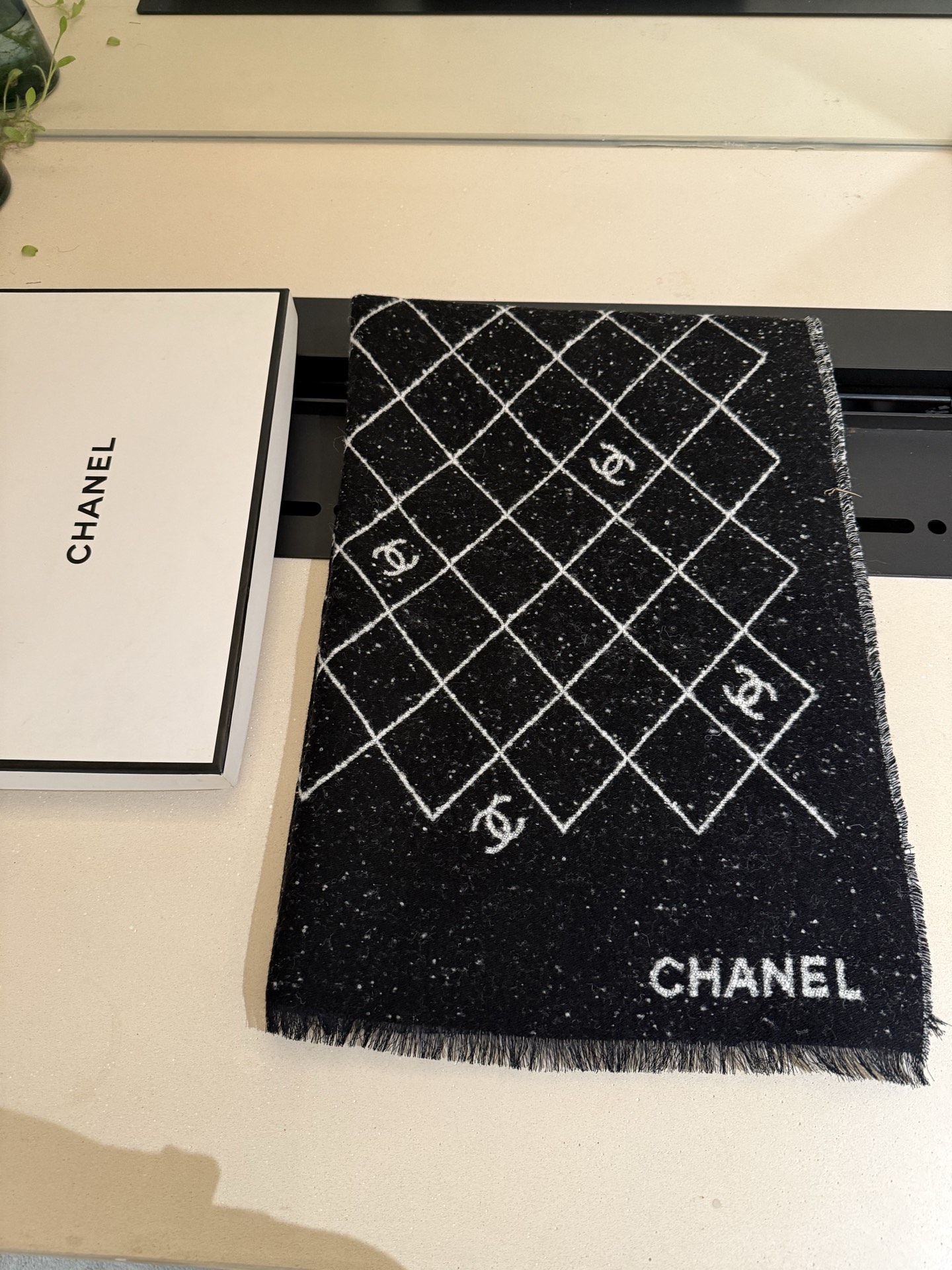  chanel  經典菱格圍巾