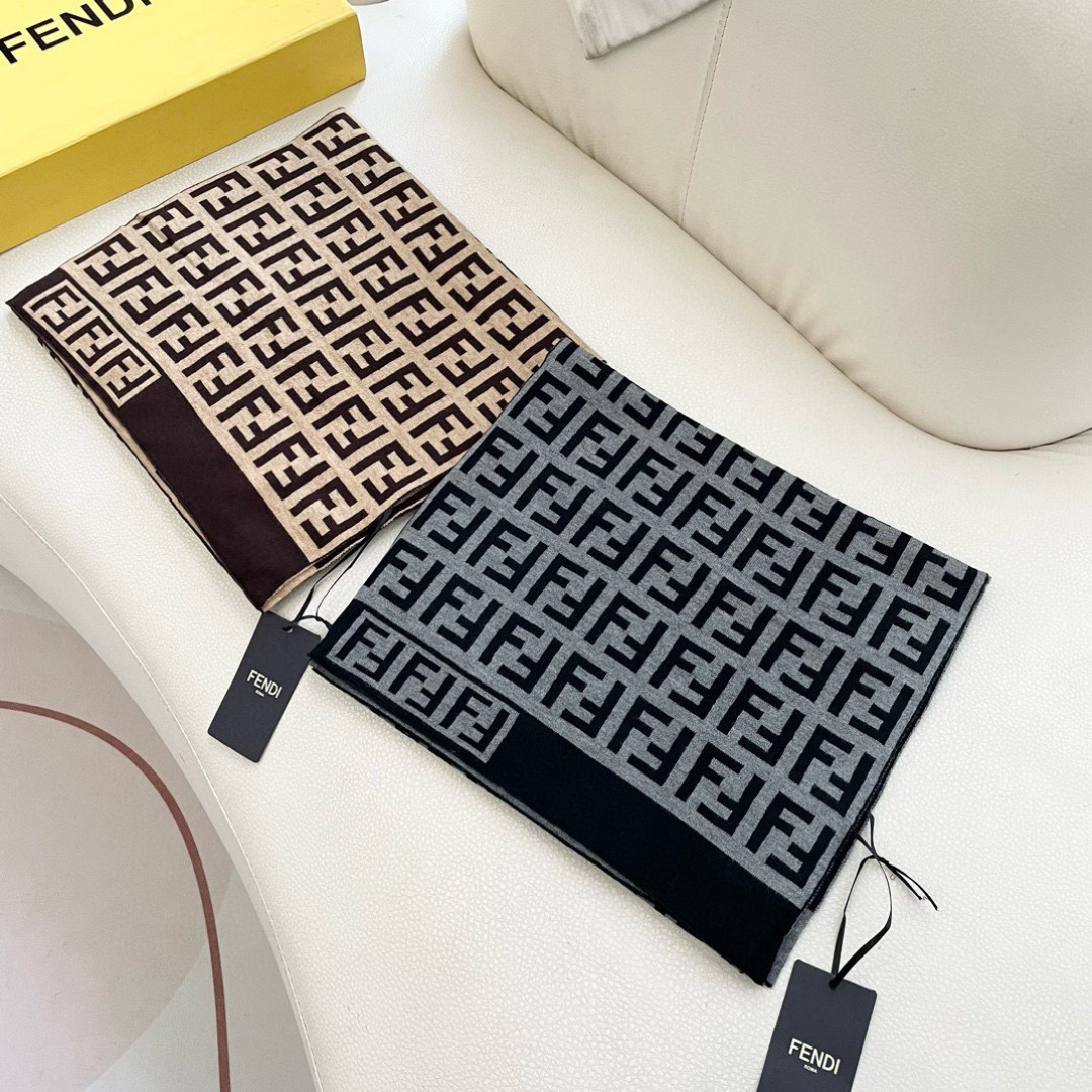 FENDI 經典老花圍巾 情侶款
