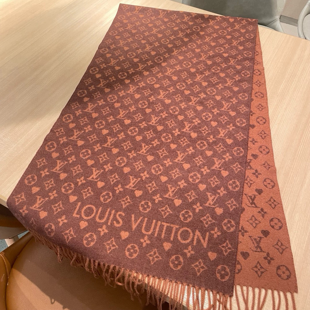  Louis Vuitton 經典logo羊絨圍巾