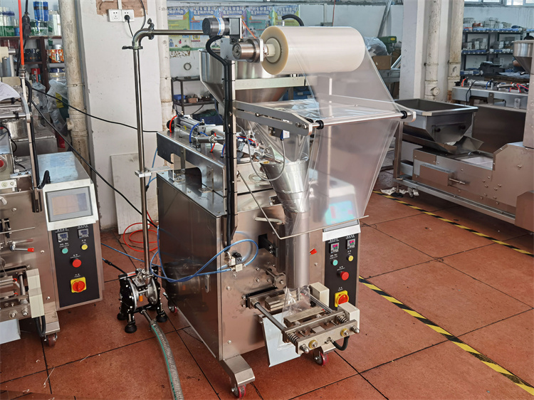 Automatic Vertical Sachet, Liquid Pouch, Honey Patch and Scent Sachet Filling and Packaging Machine for Milk, Jam, Soup, Water and Oil