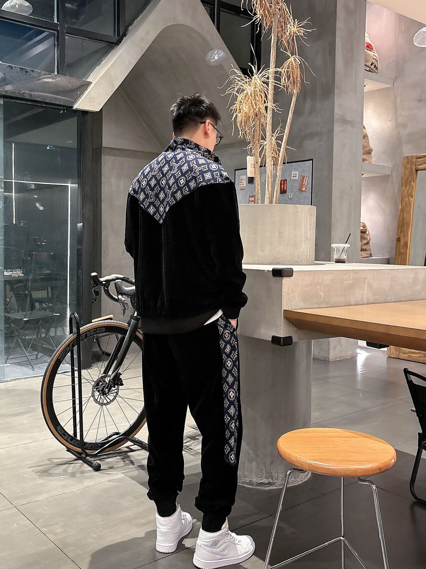 Fashionable and trendy clothing sets with excellent value for money, 1:1 replicas with guaranteed quality，NO.09