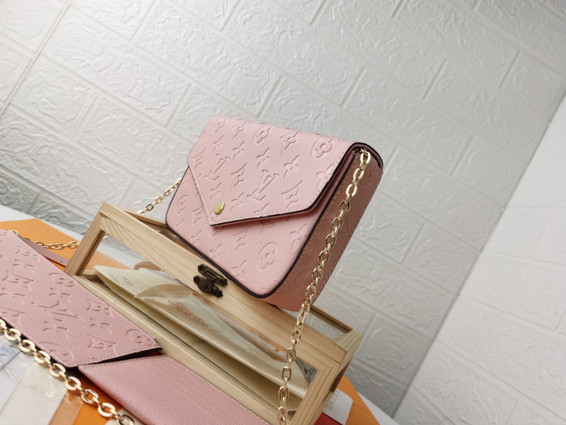 LV women' s bags 0200