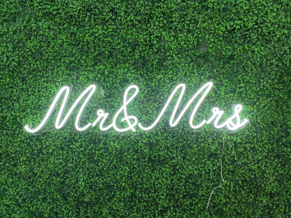 Neon Sign Custom Wedding Backdrop Decor, Mr & Mrs Wedding Neon Sign Custom Name Sign, Wedding Party Decor, Wedding Sign Engagement Gifts
