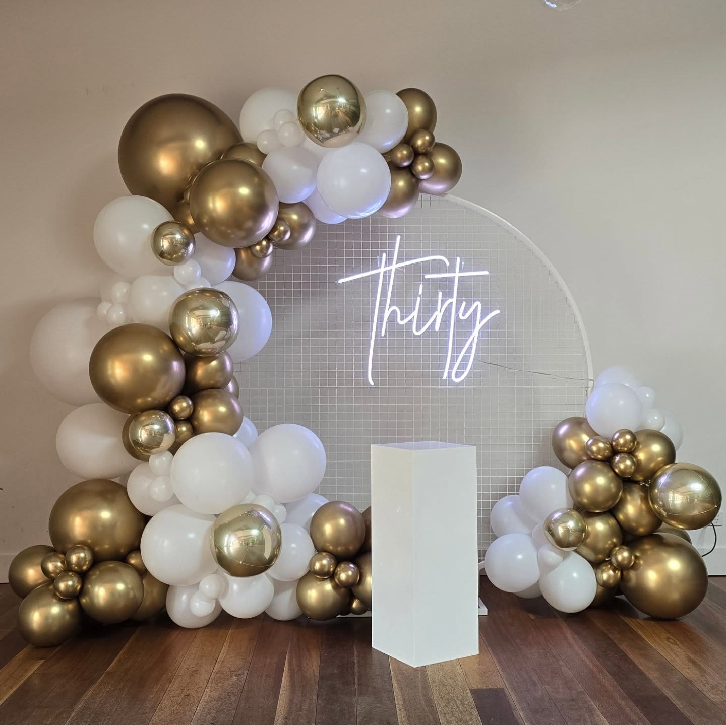 "Thirty" LED Neon Sign: 30th Birthday Party Decor