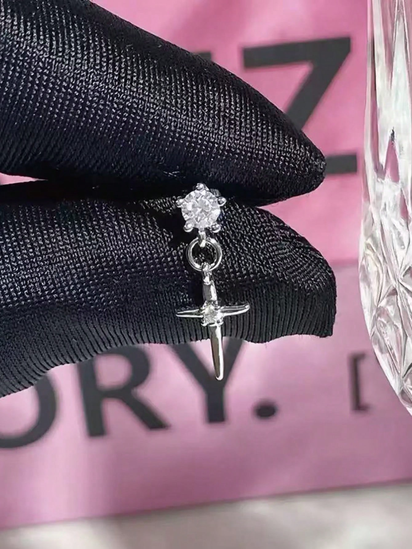 1pc Elegant Minimalist Micro-Inlaid Diamond Cross Pendant Stainless Steel Cartilage Piercing Earring